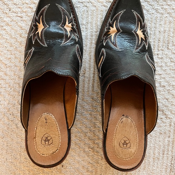 Ariat Shoes - Ariat black Manzanita mules size 7